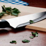 Sueños Paranormales: Soñar con un Cuchillo Afilado y sus Implicaciones