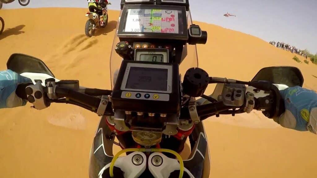 Vive la adrenalina: Sonar manejando moto a toda velocidad